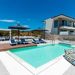 360ᵒ Luxury View Collection - Adults Only アパートホテル リメナリア